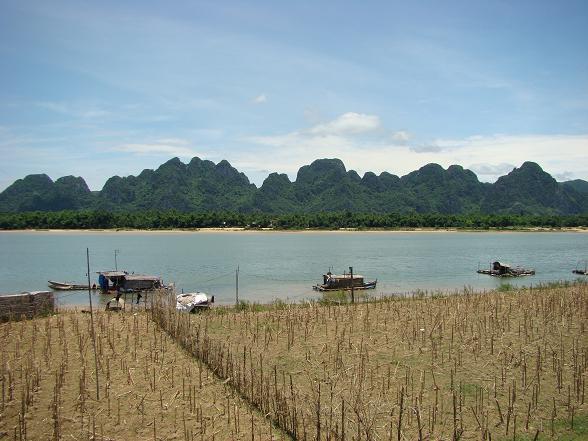 " Khúc hát sông quê"- "สายน้ำแห่งบ้านเกิด"